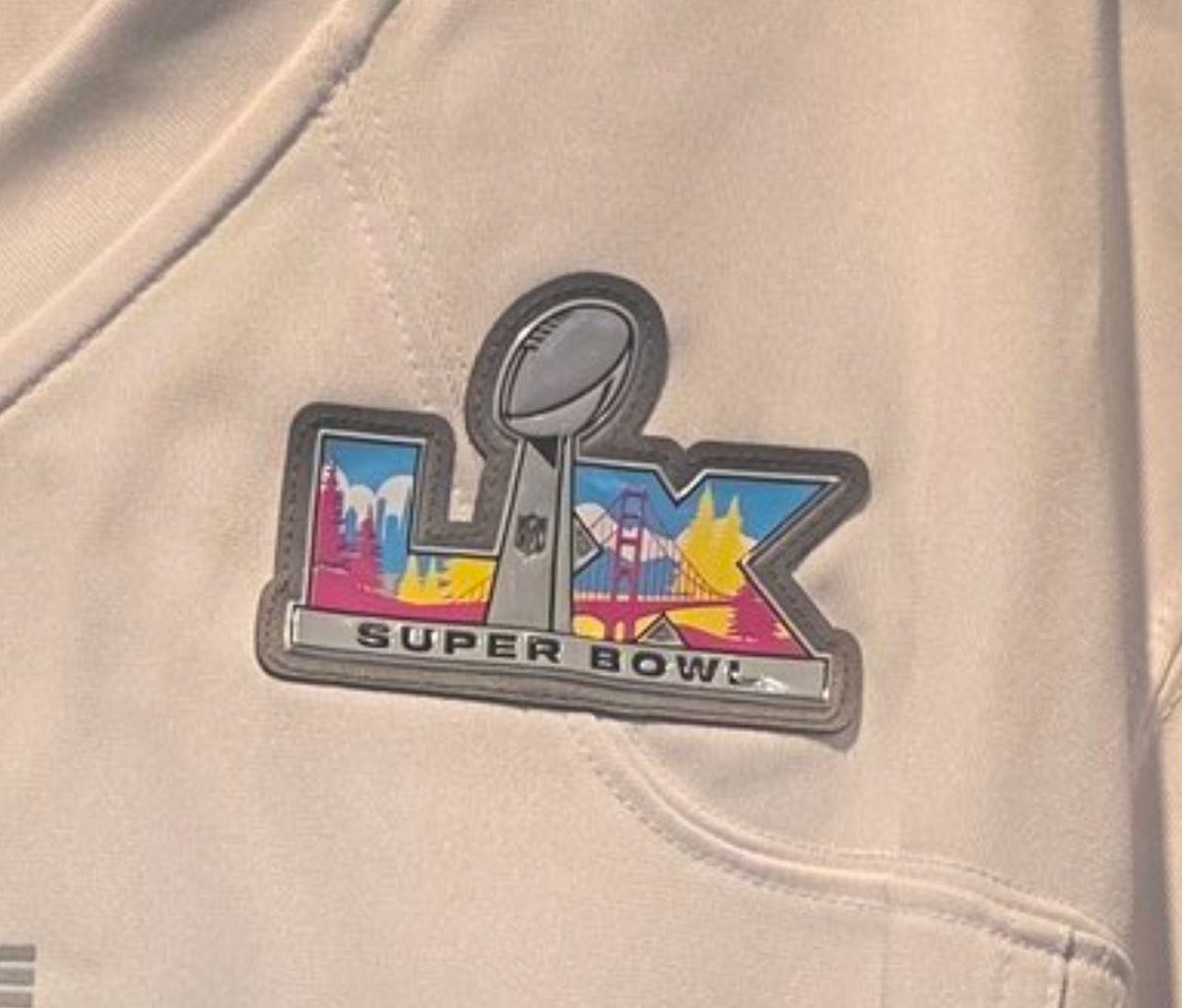 ChillBaldGuy's tweet image. The authentic Super Bowl LX patch

Vs

The Fanatics patch

Thoughts?

#EndFanatics