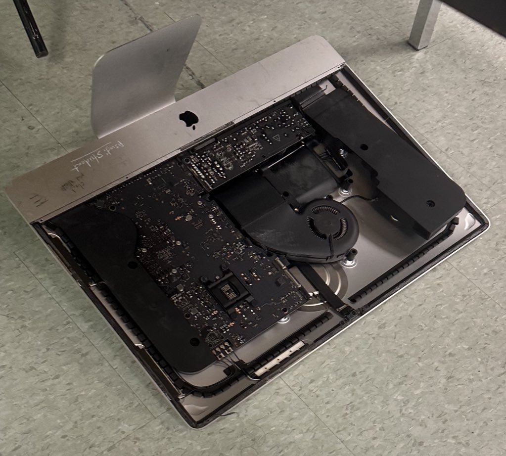 Mr. Pora tweet media