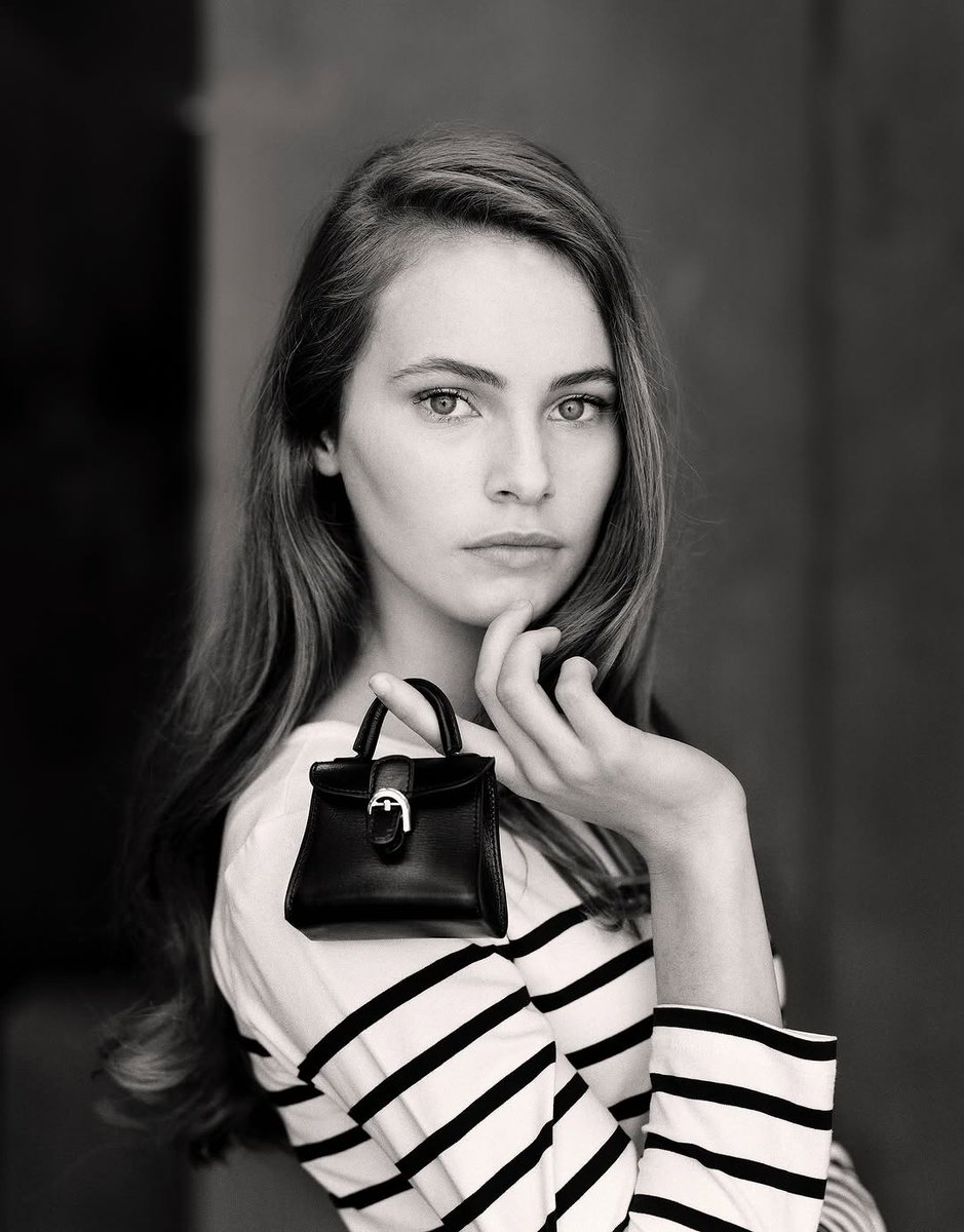 MadisonSco44729's tweet photo. The pleasure to wear my Delvaux bag. https://t.co/og8OLAg5lH