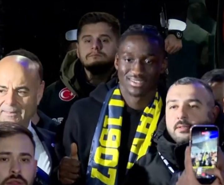 🇮🇨 Sosyal medyada güçlü olmak zorundayız.  

Tüm Fenerbahçelileri takipleşmeye davet ediyorum.