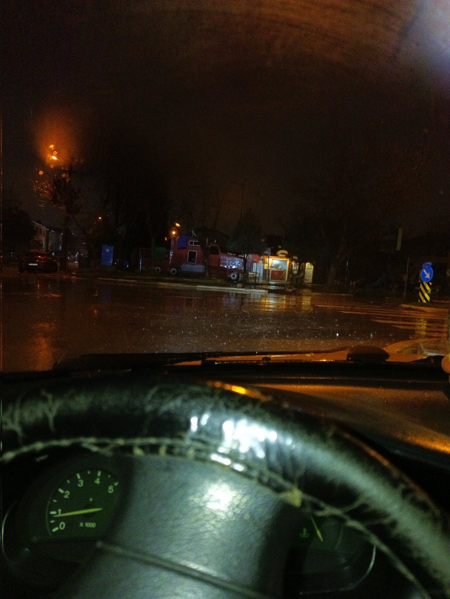 Şuan Sakarya adapazarı merkezde çok güzel yağmur yağıyor maşallah