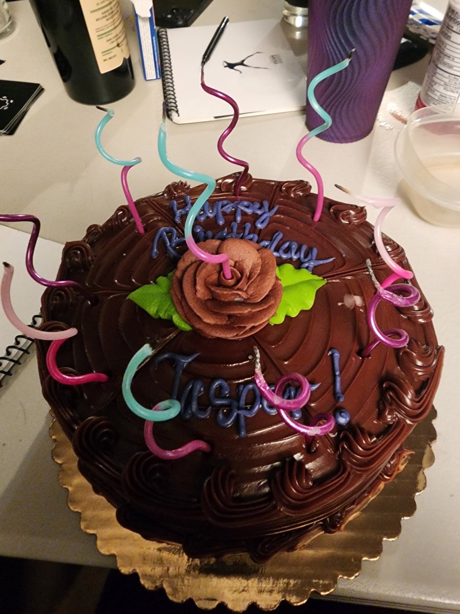 CTJasper1's tweet photo. My friends insisting that I celebrate my birthday right at midnight, and surprising me with a cake meant so much to me! I am so thankful for all the amazing people I have in my life, and all the love I am feeling today is so overwhelming. https://t.co/Byrf6fUffA