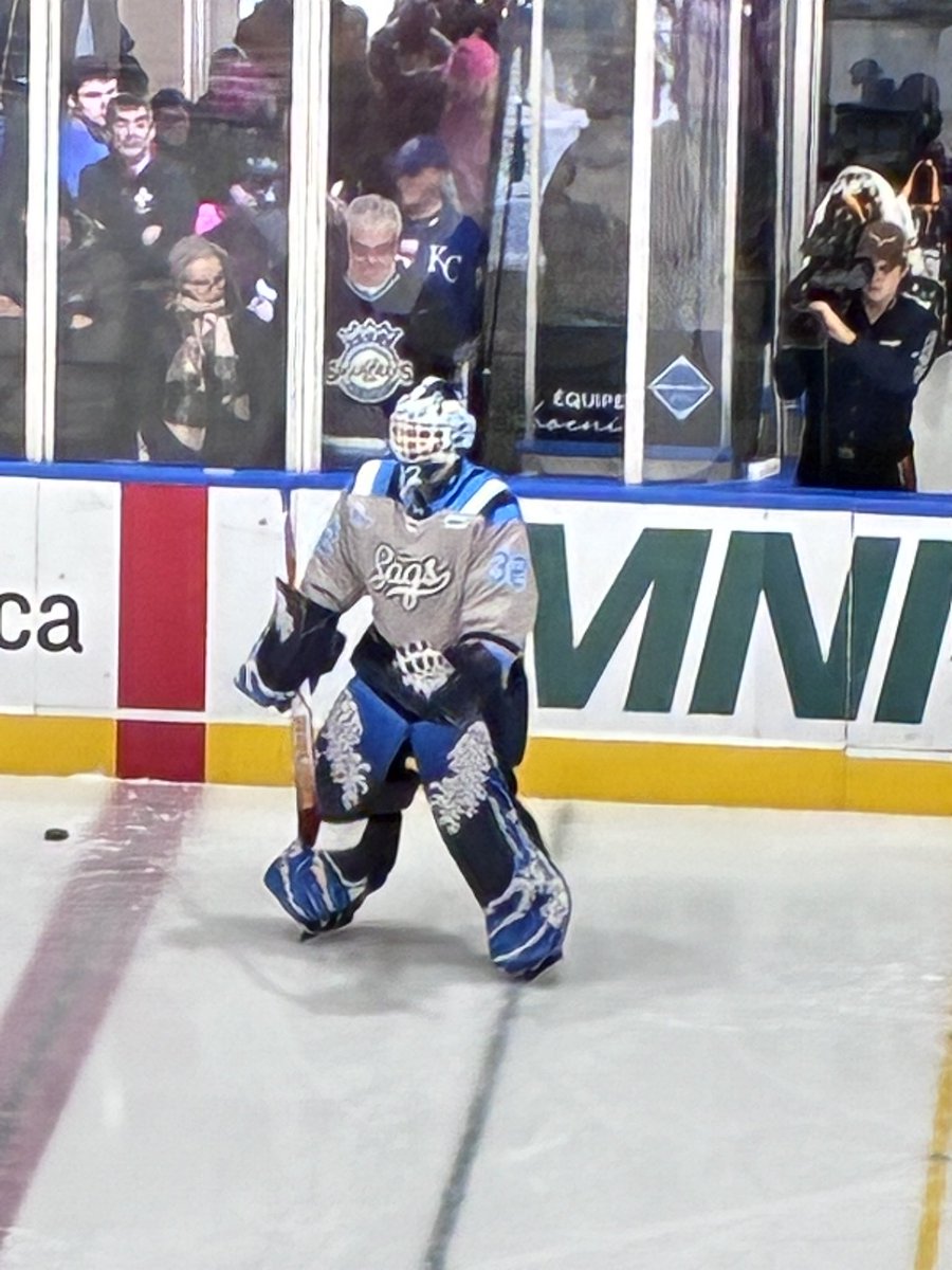 Nouvelles jambières pour Lucas Beckman des Saguenéens. Désolé pour la qualité douteuse des photos #LHJMQ