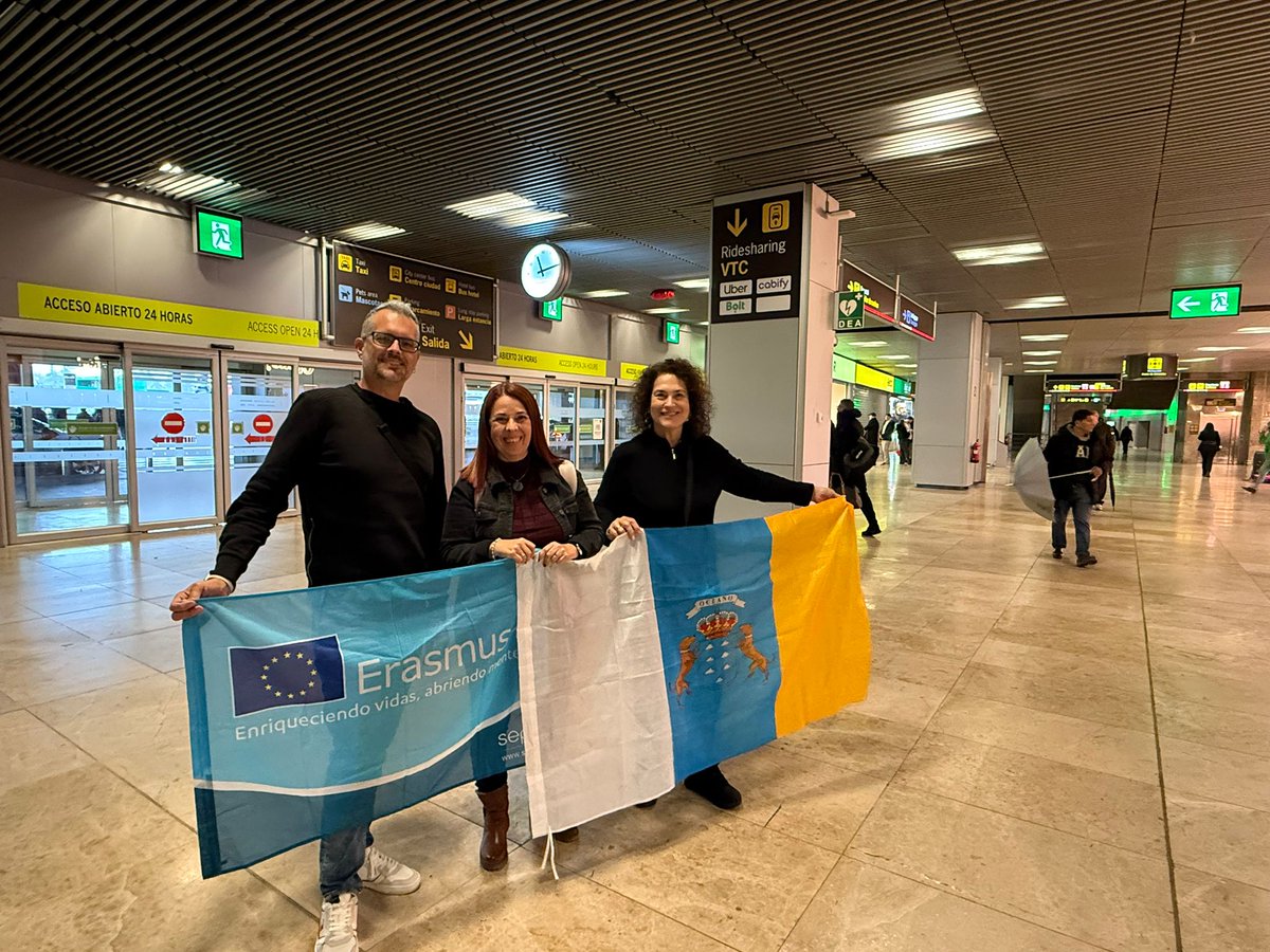 La coordinadora del Proyecto Erasmus+ del <a href="/IVecindario/">IES Vecindario</a>,Angie Cabrera,la profesora de inglés, Francisca Medina y el Asesor de Lenguas Extranjeras del CEP Gran Canaria Sur,Adrián González, comenzaron una movilidad de jobshadowing en Rumanía.
<a href="/IVecindario/">IES Vecindario</a> <a href="/cepgcsur/">CEP Gran Canaria Sur</a> <a href="/canariassemueve/">Canarias se Mueve</a>