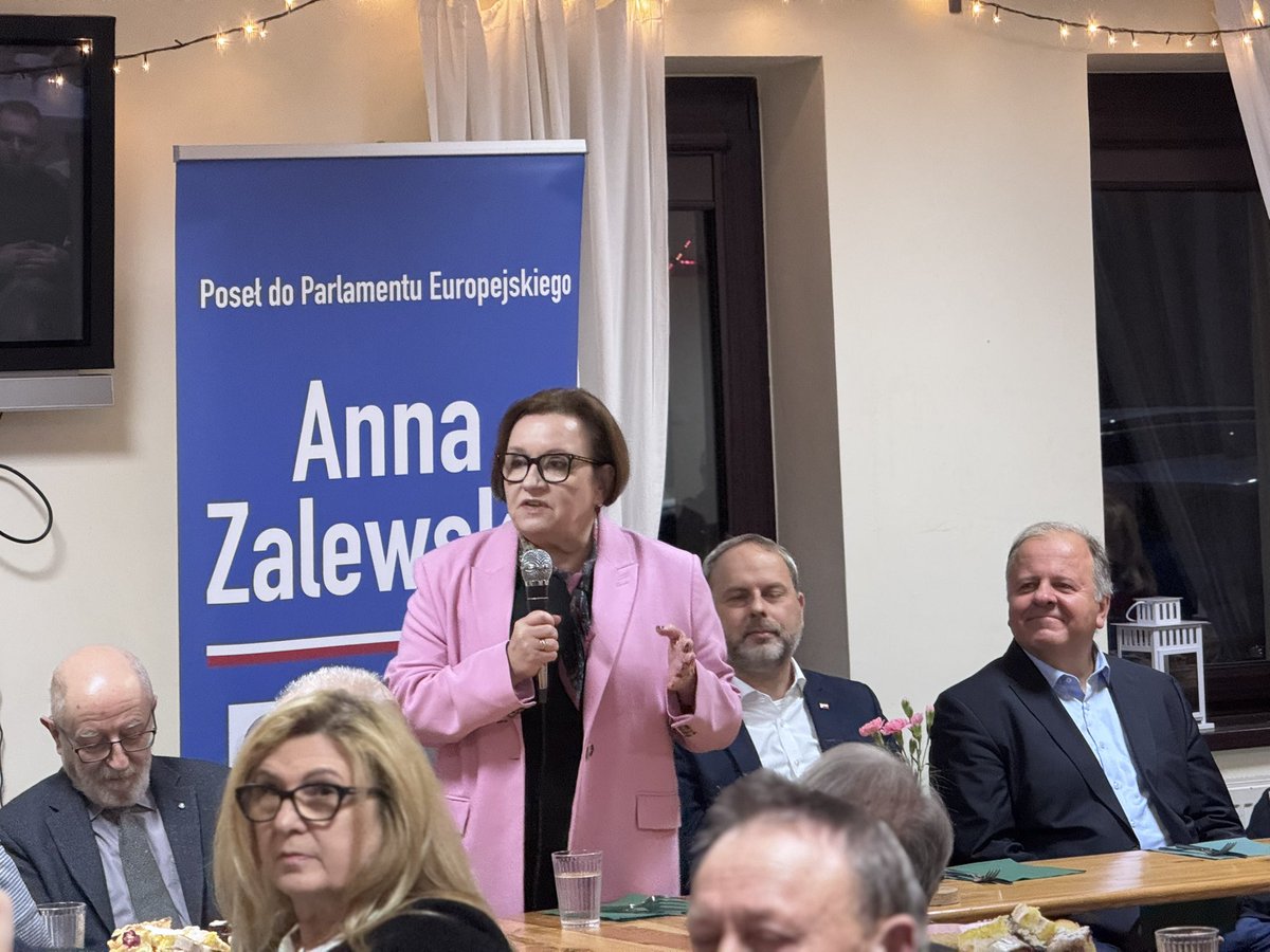 AnnaZalewskaMEP's tweet photo. 📍 Dziękuję za dzisiejsze spotkanie w Gminie #Siechnice. Ożywiona dyskusja z członkami i sympatykami @pisorgpl powiatu wrocławskiego trwała prawie 3 godizny! Jesteśmy pełni nowych pomysłów na Polskę! Cel jest jeden! Zwycięstwo! 💪🇵🇱
#CzasPolski 🇵🇱 https://t.co/W3GDKjT2W5