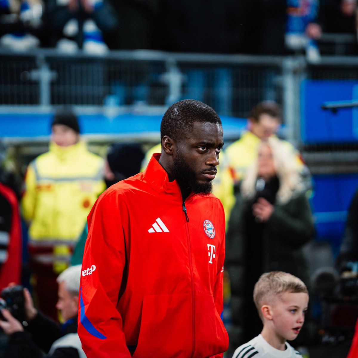 ActuFoot_'s tweet image. 🚨 𝗟𝗘 𝗕𝗔𝗬𝗘𝗥𝗡 𝗠𝗨𝗡𝗜𝗖𝗛 𝗘𝗫𝗜𝗚𝗘 𝗨𝗡𝗘 𝗗𝗘́𝗖𝗜𝗦𝗜𝗢𝗡 𝗖𝗘𝗧𝗧𝗘 𝗦𝗘𝗠𝗔𝗜𝗡𝗘 𝗔̀ 𝗗𝗔𝗬𝗢𝗧 𝗨𝗣𝗔𝗠𝗘𝗖𝗔𝗡𝗢 🇫🇷. ⏳❤️🤍

👉 Soit le Français donne son accord et prolonge.

👉 Soit le club retire son offre et le joueur part libre en juin.

🗞️ @Plettigoal