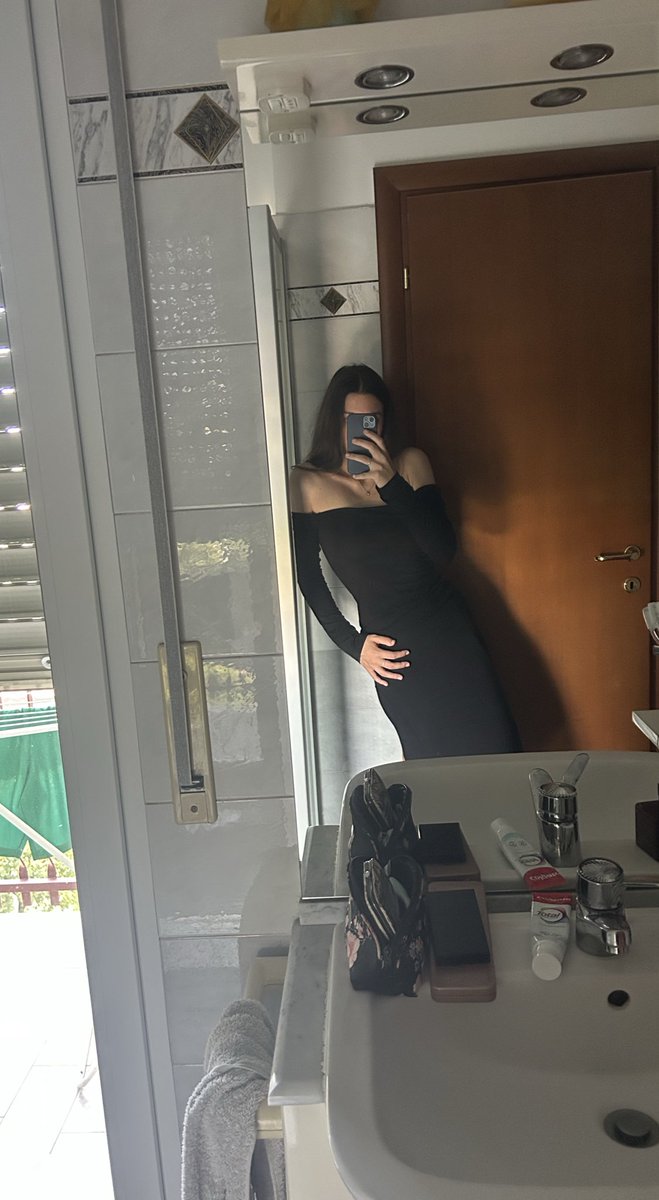 psycodelrey's tweet photo. happy #femmebuary to everyone 💖💖
( i was so insecure about these pictures but decided to get out of my comfort zone and post them anyway) https://t.co/wUtJTLNRd3