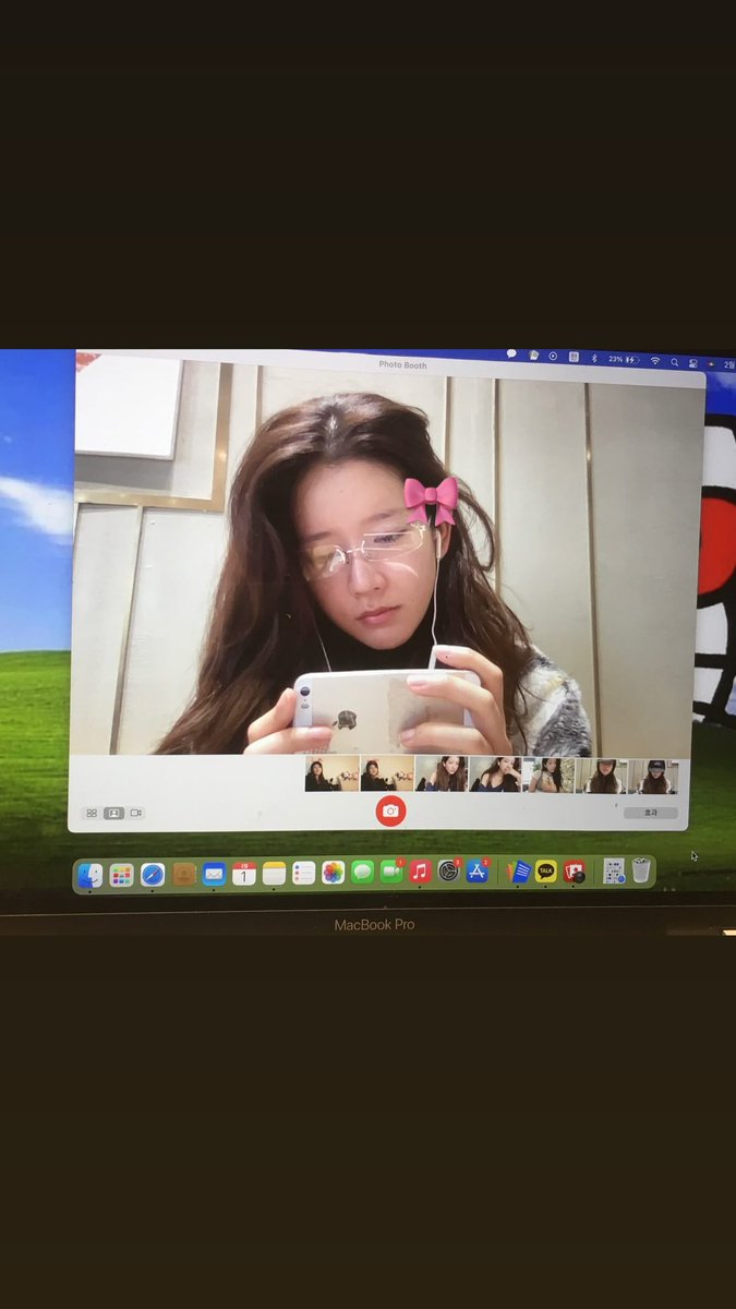 엑시 안경 좋은 점: 똑똑한 느낌 안 남
그냥 온몸에서 국힙원탑느낌쟈글쟈글