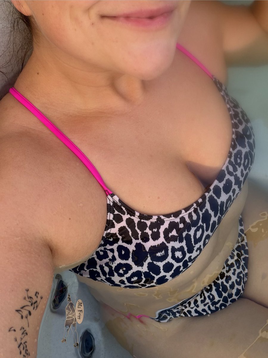 MsFrigg's tweet image. The only thing missing in this steamy hot water is you 😉

#milf #hotwife #msfrigg