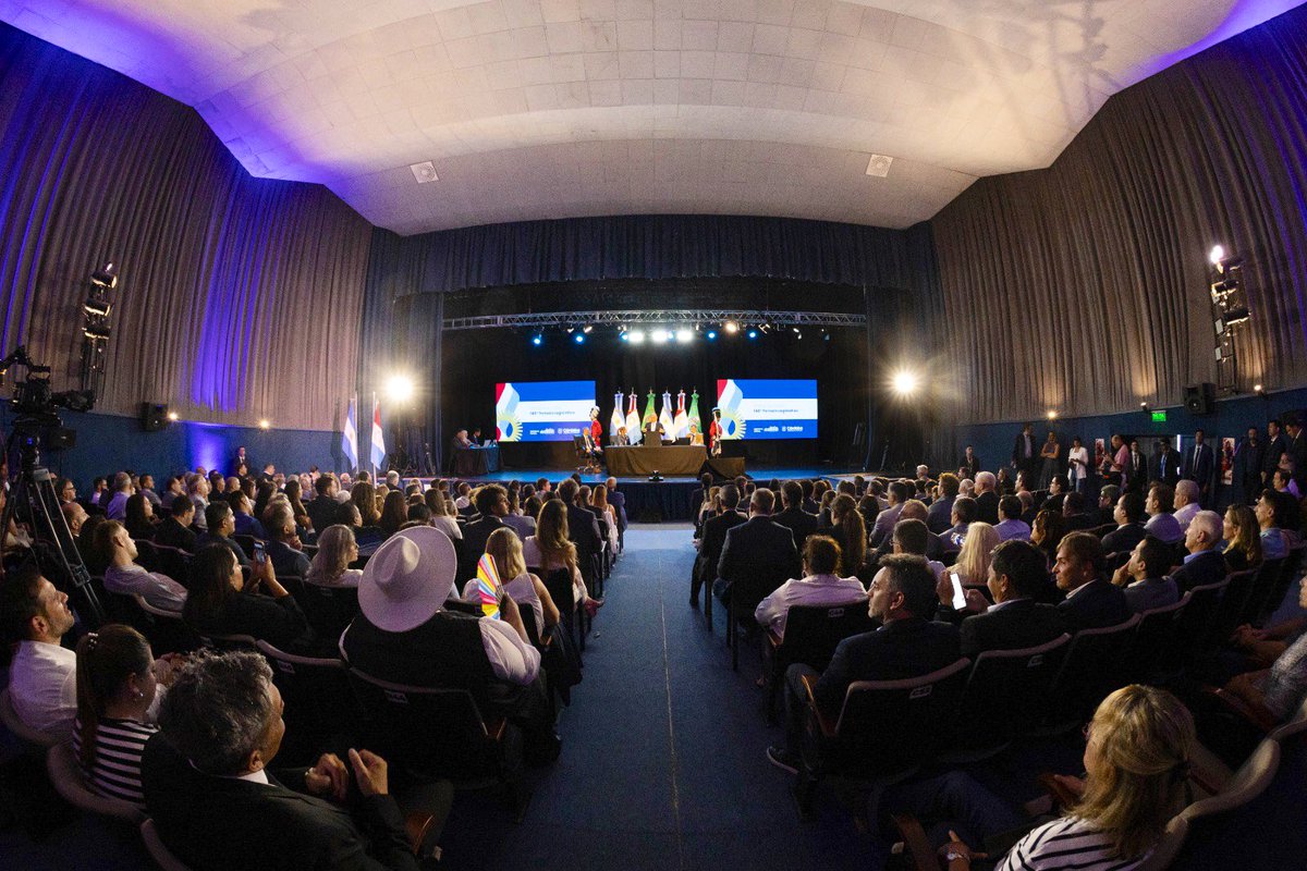 La lucha frontal contra el narcotráfico es una decisión total y absoluta de nuestro gobierno. Este flagelo no admite ningún tipo de tolerancia. Por eso, necesitamos el acompañamiento de todos los partidos políticos, para que el narcotráfico entienda que en #Córdoba no tiene