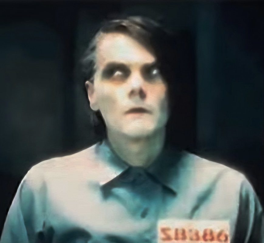 gorebugs's tweet photo. these pics of gerard in the moat outfit oh my God https://t.co/MrEh5w04Kn