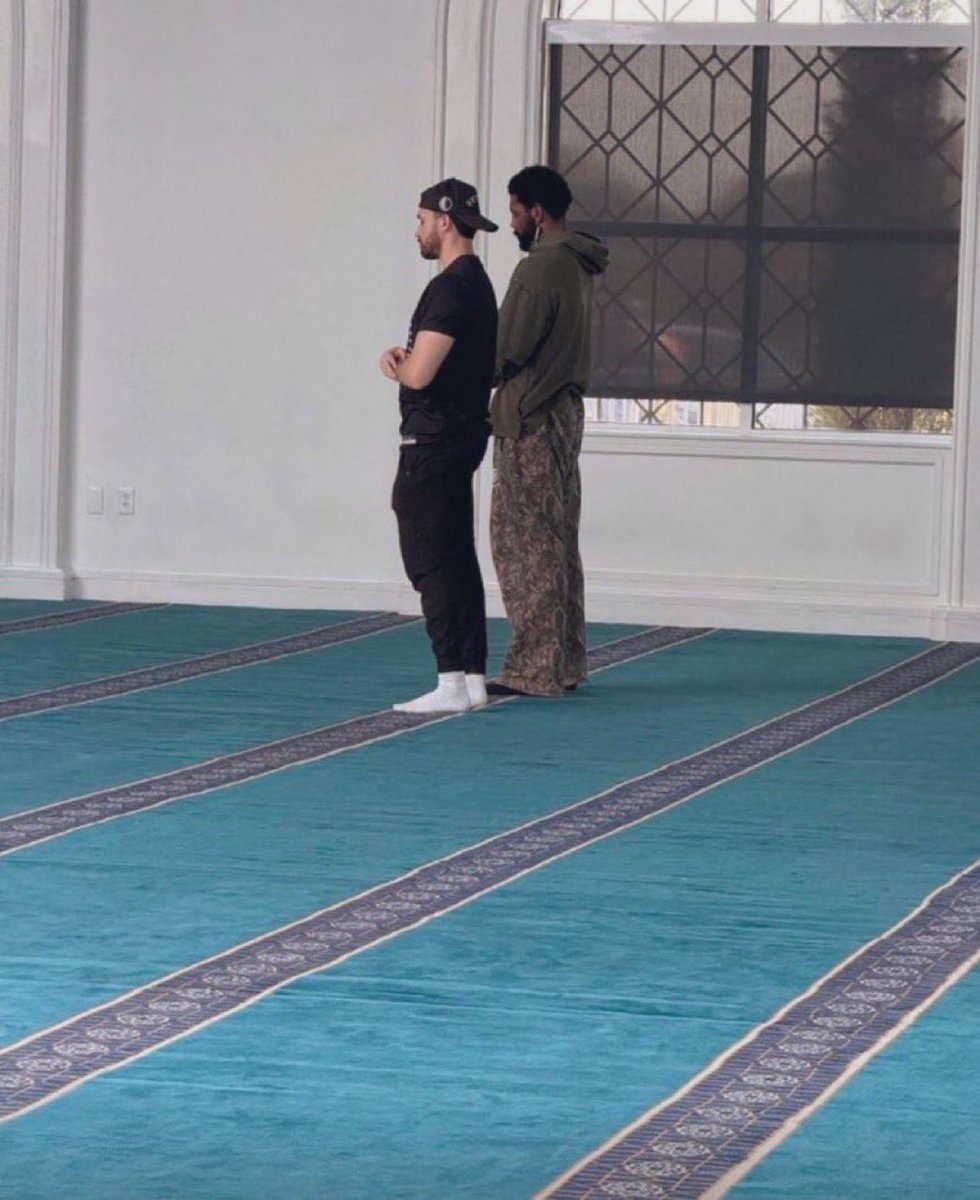 فخرنا كرة السلة الامريكية
كايري ايرفنق🙏🏻