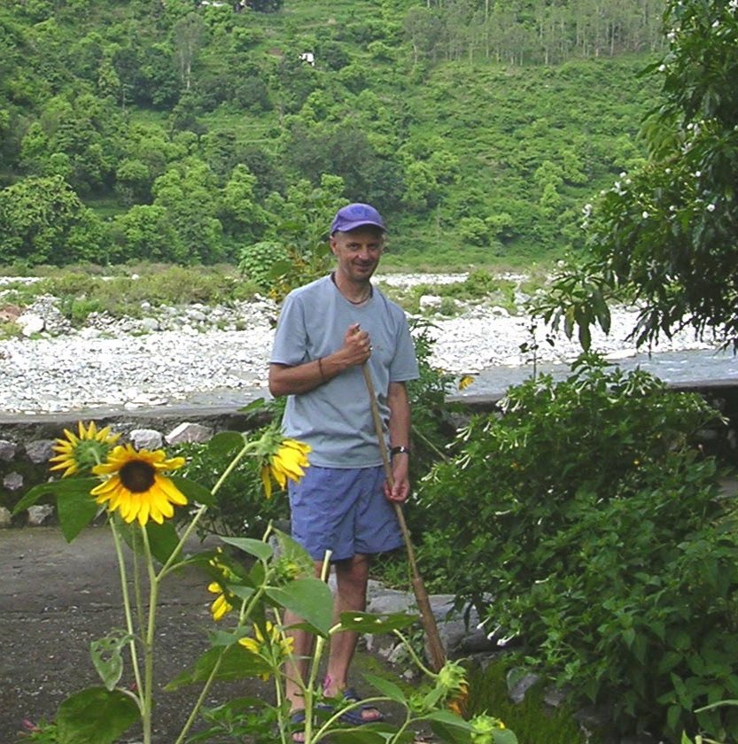 AtmanNityananda's tweet photo. 🕉️  BLESSED MOMENTS IN HAIRAKHAN

Atmaram performing his daily karma
while trying to  repeat
Om Namah Shivaya.

🔶  Photo: 2006
Next to the Gautama Ganga River

At the blessed
Haidakhan Vishwa Mahadham

-----

👉 BABAJI'S MESSAGE 

https://t.co/OrKbnRK2rt

Bhole Baba Ki Jai! https://t.co/hLY7bY3Jbt