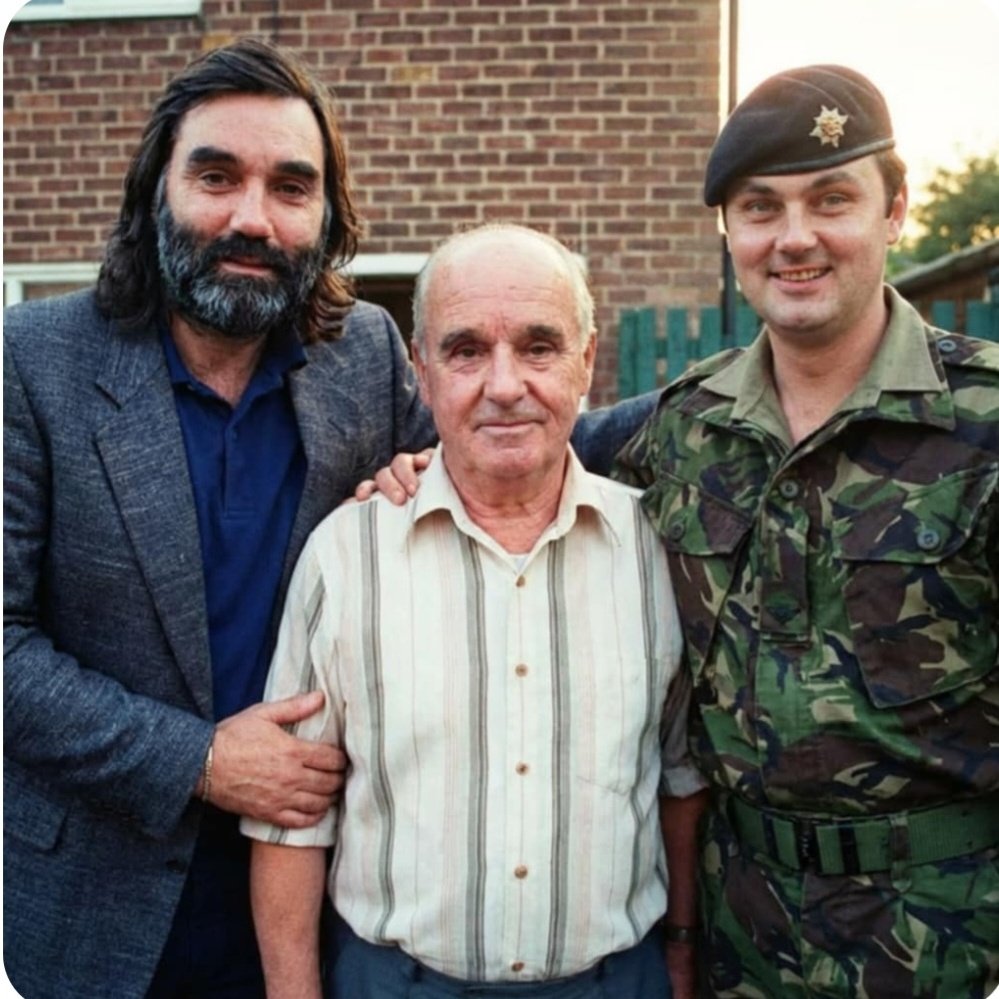 IanBBest's tweet photo. My photo in painting form. Love and miss you Dad &amp; George love you both. https://t.co/WyrhFjepDq