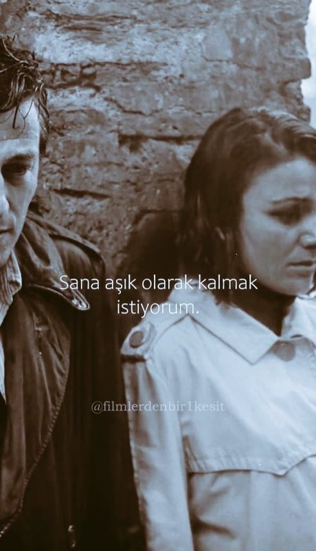 🌙Geceye kalan filmler. 

Sevmek zamanı

Bu film sevilmeyi değil,
Sevmenin bedelini anlatır.

Çünkü bazı insanlar 
gerçeği değil, sadakati sever.