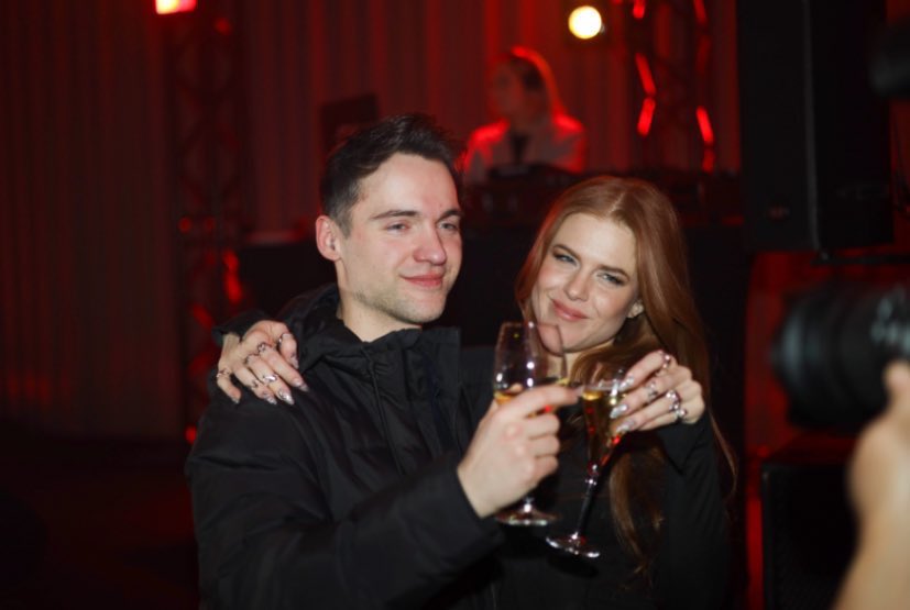 “Fue algo casual. En 2018, mi pareja, Dotter, me invitó a terminar una canción surgida en un campamento del Mello. Luego fue interpretada por Lina Hedlund en 2019”, explica Dino al hablar sobre si el #Melfest era su objetivo.