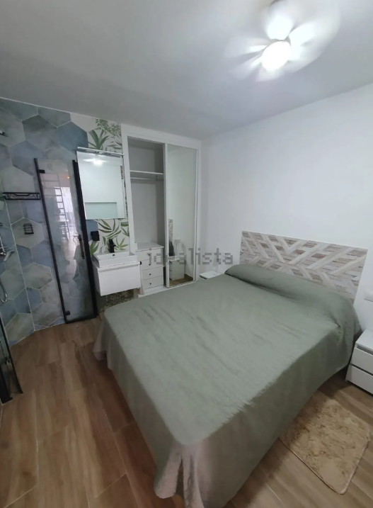 nl_eris's tweet photo. Lo de alquilar en Málaga no tiene nombre... QUE LITERALMENTE TIENES UNA DUCHA A LOS PIES DE LA CAMA https://t.co/yhXtrfxL6k