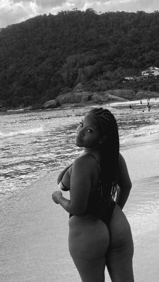 “Enquanto a vida me sorri, o amor insiste em me testar.”