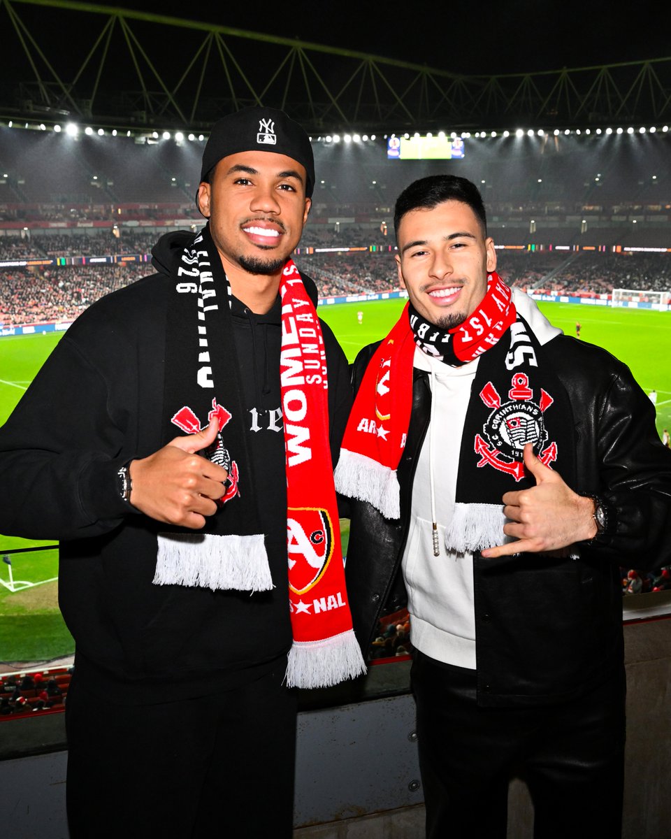 brfootball's tweet image. Gabriel and Gabriel Martinelli were in the house to watch Arsenal win the FIFA Women's Champions Cup 🔴