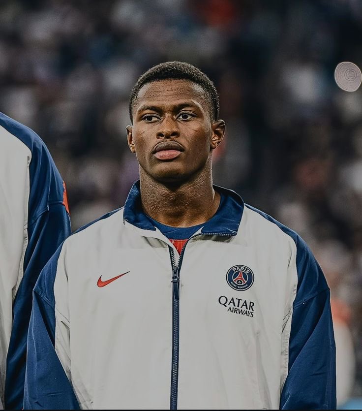 LE MEILLEUR DÉFENSEUR GAUCHE DU MONDE 

JE T’AIME NUNO JE T’AIME PTN