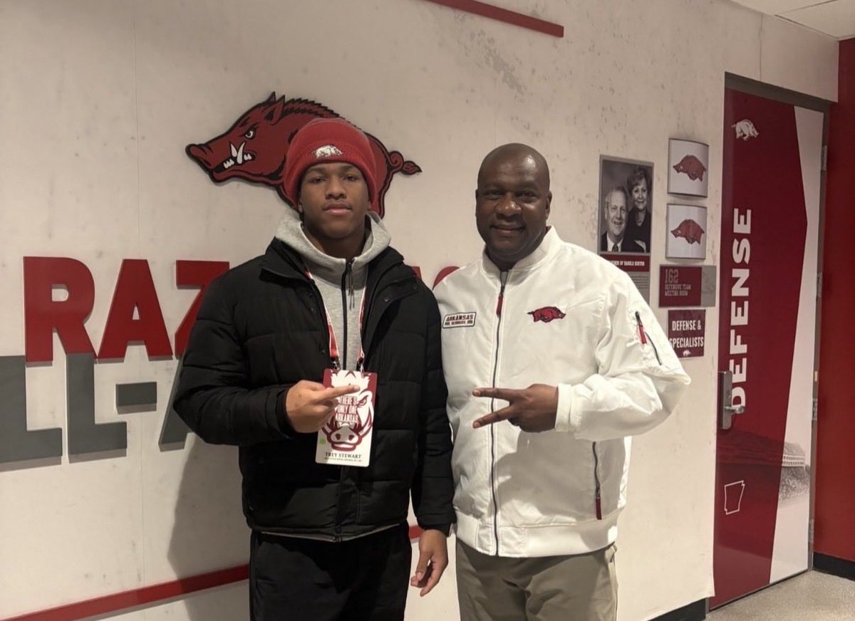 Little Rock Central RB Trey Stewart has cut his list down to three

Arkansas🐗
Ole Miss🦈
South Carolina🐓

He was in Fayetteville yesterday and plans to also see South Carolina in March before making a decision this summer! 

He’s the number 1 ranked player in the state