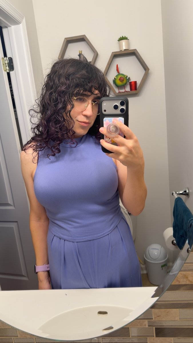 id post a video to prove it but idk if yall deserve it >:3