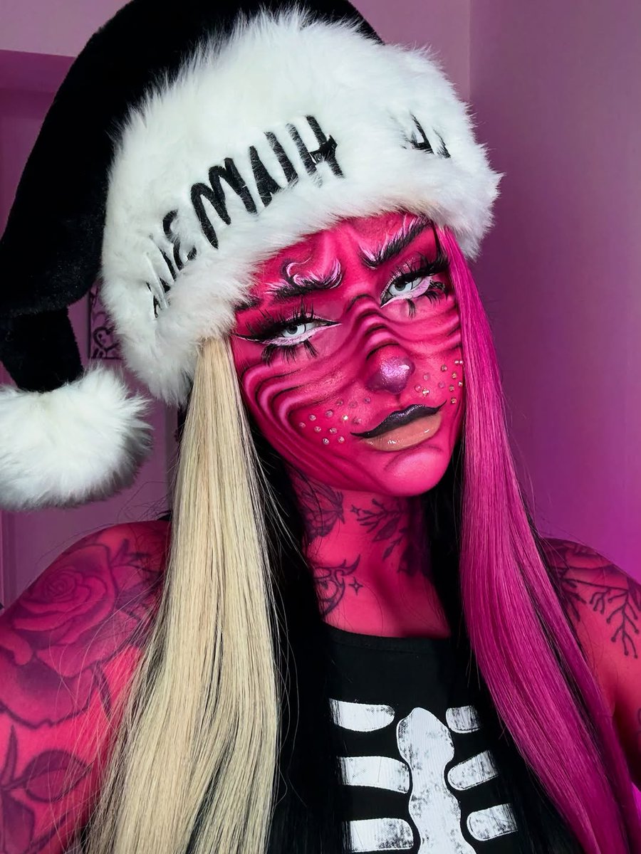mollyhull_'s tweet photo. PINK Grinch 💗 ( swipe to see my 'max' lol⚡️) https://t.co/MZ9W5aKfWz