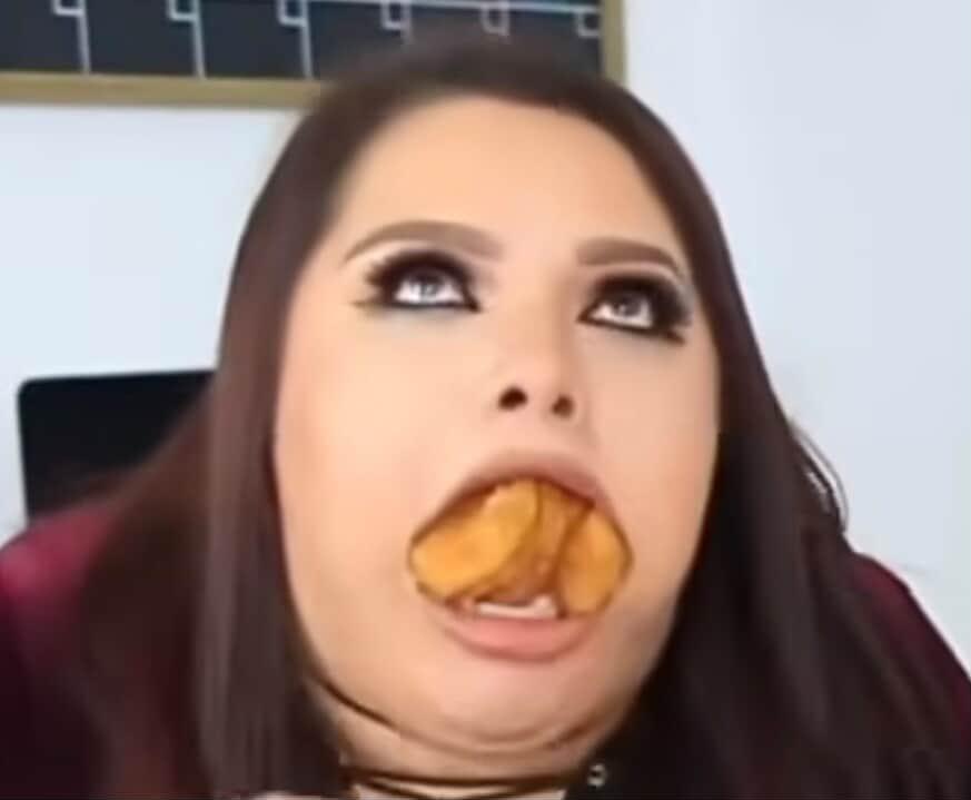 Yo comiendome los nuggets que no hacen absolutamente nada, no acaban con nadie ni tampoco hacen algo: