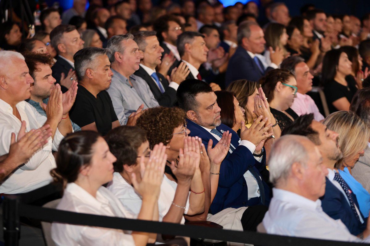 La crisis económica generó un fuerte aumento en la demanda del sistema de #SaludPública provincial, que hoy alcanza el 40 % de las atenciones. Al mismo tiempo, el Gobierno nacional dejó de enviar recursos para numerosos programas de salud.

Nuestra decisión es no dejar solos a