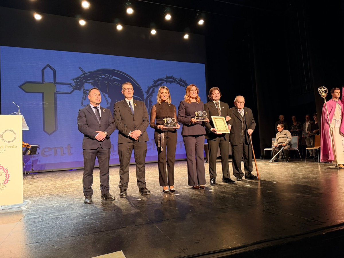 MncGCS's tweet image. ✝️La Hermandad del Santísimo Cristo del Perdón celebra su aniversario.
Allí hemos estado para acompañarles en esta tarde tan especial. 
100 años de historia que merecen una gala y un reconocimiento a todos sus Presidentes y Hermanos Mayores.