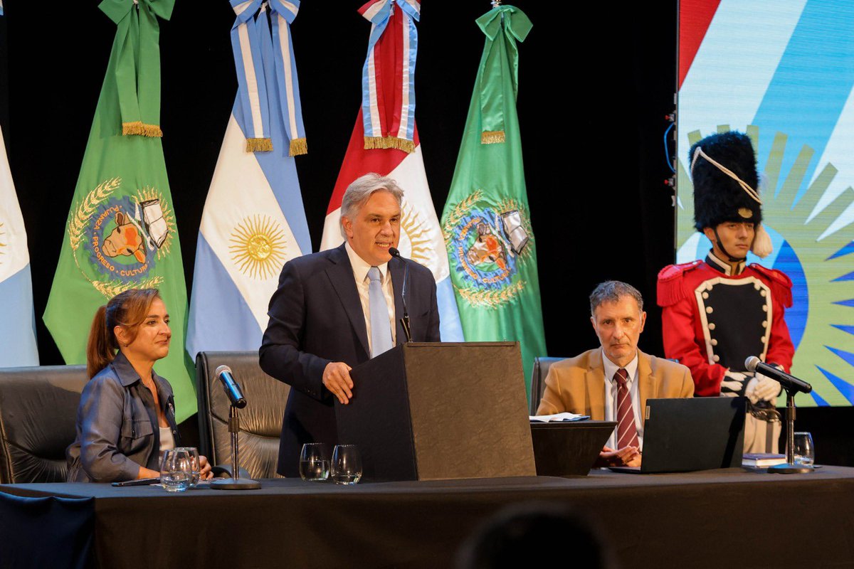 En materia de #discapacidad, como ustedes saben, el recorte nacional ha sido muy significativo. Frente a esa realidad, hemos decidido reforzar las ayudas institucionales.

Este año vamos a fortalecer el Fondo de Inclusión para Personas y Organizaciones con Discapacidad, con un