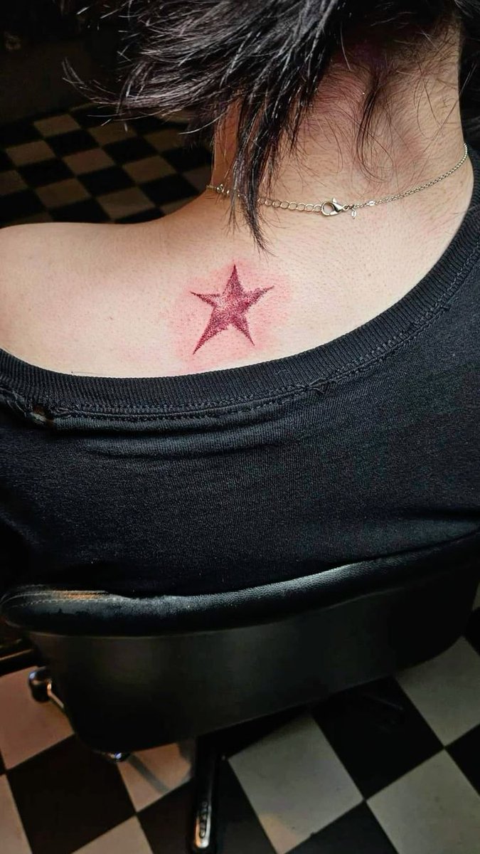 isa4cnewton's tweet image. Vou fazer essa tatuagem, espero que não tenha nenhum significado bizarro por trás