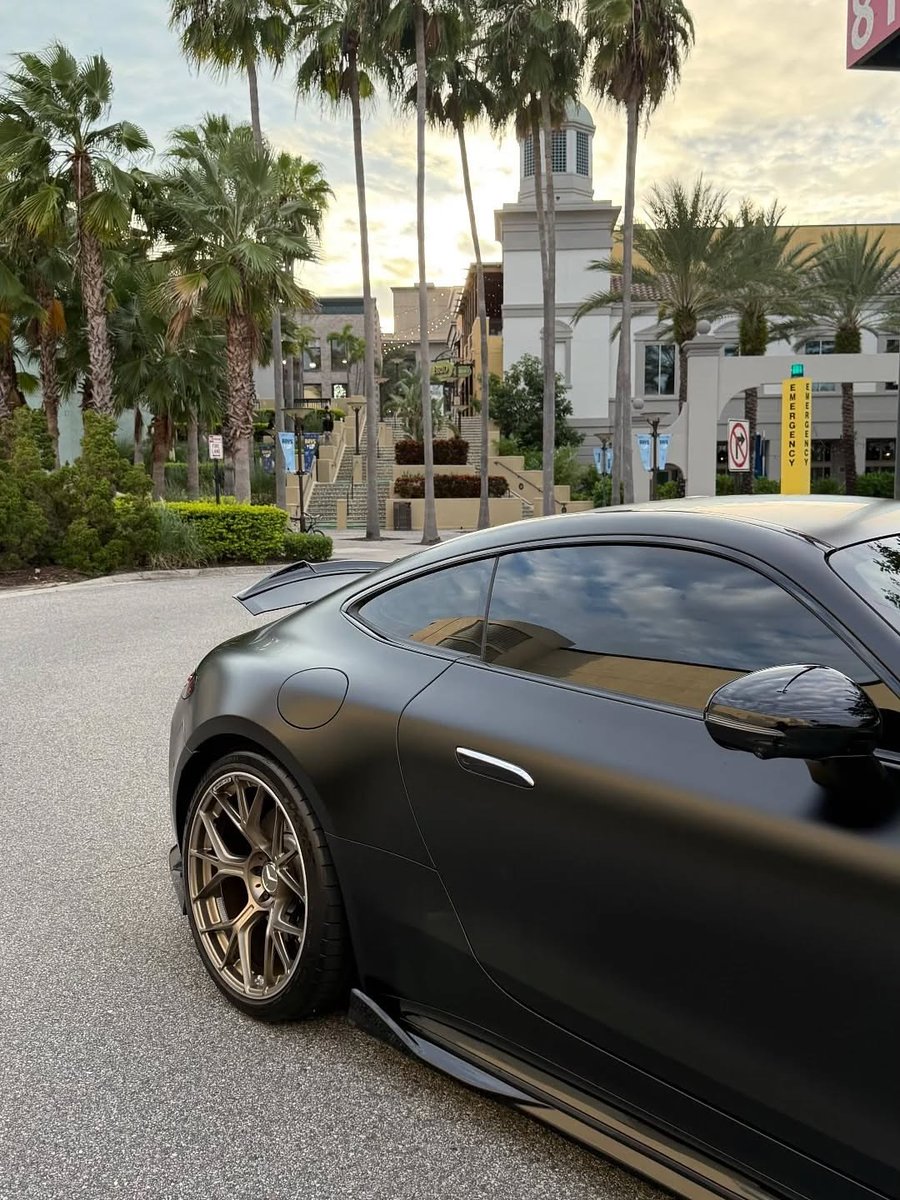 ThrottleCars's tweet photo. GT63 AMG Coupe 🖤 https://t.co/KjjvHs27tS