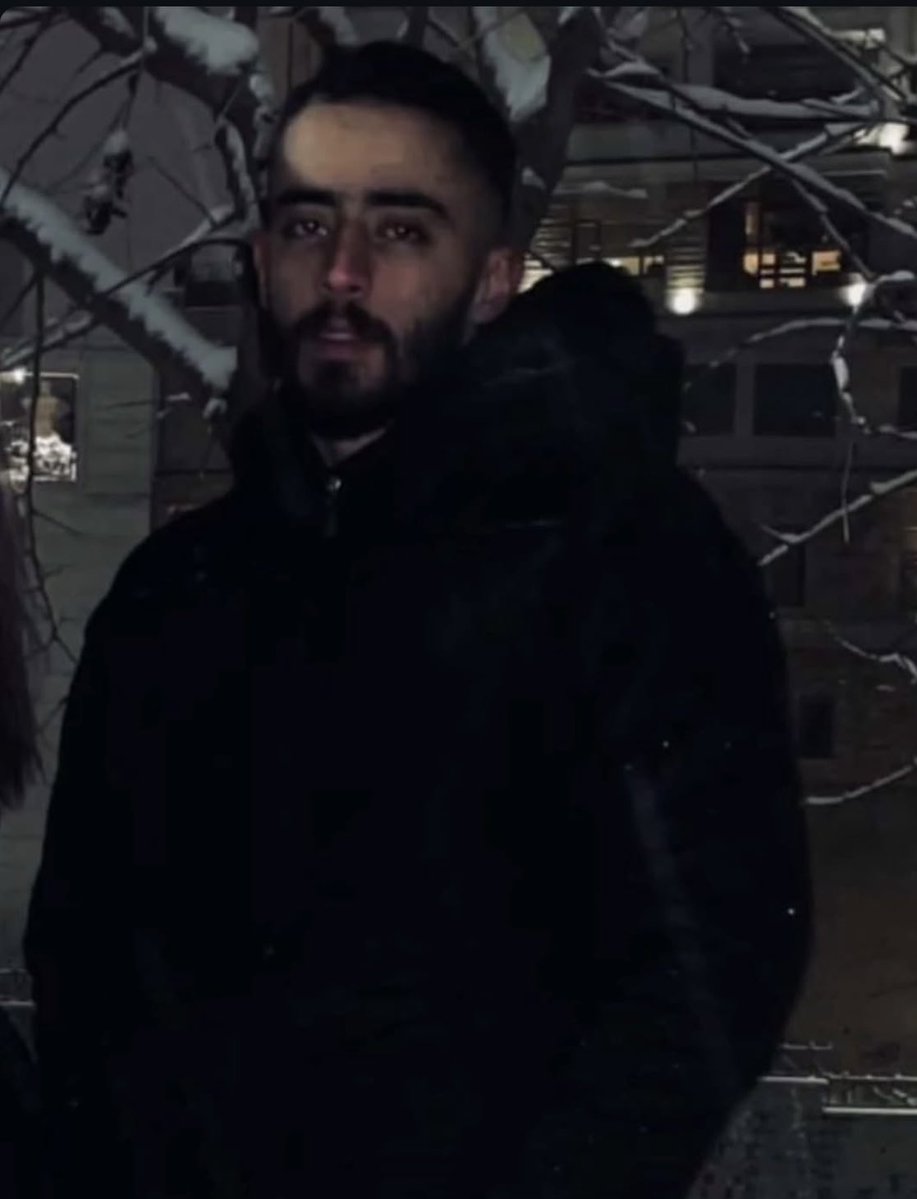 aow_alireza's tweet image. فوررییی
بچه ها لطفا لطفا درمورد این دو عزیز صحبت کنین بهشون حکم محاربه دادنو جونشون به شدت درخطره
#آرمین_اسدزاده
#شروین_باقریان