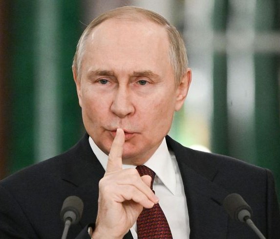 🎓 World Leaders with a PhD:

🇨🇳 Xi Jinping – PhD in Law
🇷🇺 Vladimir Putin – PhD in Economics
🇮🇳 Manmohan Singh – PhD in Economics
🇵🇱 Karol Nawrocki – PhD in History
🇳🇬 Goodluck Jonathan – PhD in Zoology
🇷🇼 Paul Kagame – PhD in Management
🇩🇪 Angela Merkel – PhD in Quantum