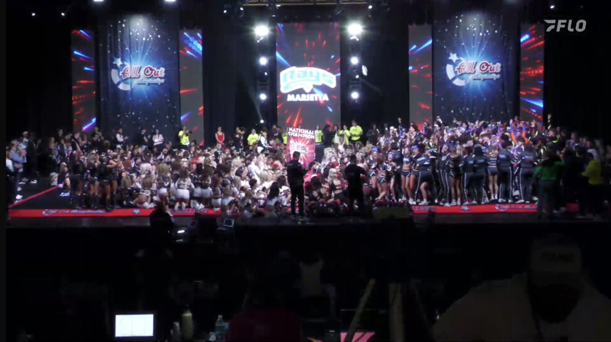 A STINGRAY SWEEP DIDMDUDJJD THATS WHAT I LOVE TO SEE HAPPY STINGRAY SUNDAY😘😘