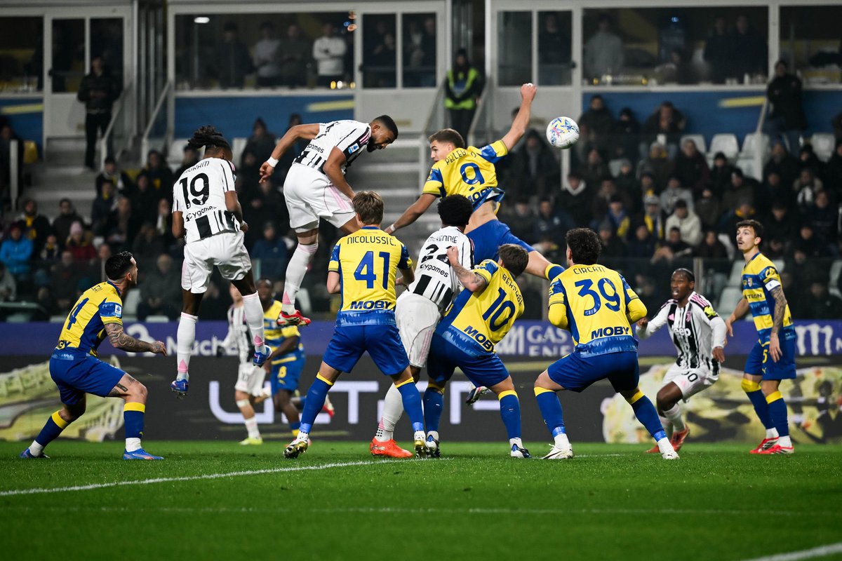 #ParmaJuve
Una prestazione sontuosa della #Juventus che domina contro il #Parma dall’inizio alla fine.
Doppietta di #Bremer #Mckennie e #David per una vittoria convincente che non lascia spazio a dubbi