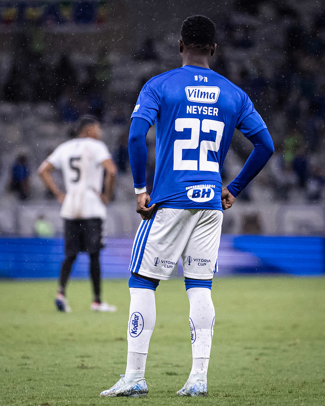 cec_informs_'s tweet photo. Seja artilheiro da Copa do Mundo de Clubes Sub-20, venha como baita promessa, atraia interesse de diversos clubes europeus, expectativa de ser primeira opção ao Kaio Jorge pra ser preterido pelo GRANDE Chico da Costa. 

Era óbvio que isso aconteceria. Hoje, jogo sem Kaio Jorge, Chico será o titular do ataque do Cruzeiro, enquanto Neiser Villarreal mofa no banco. Parabéns aos envolvidos!