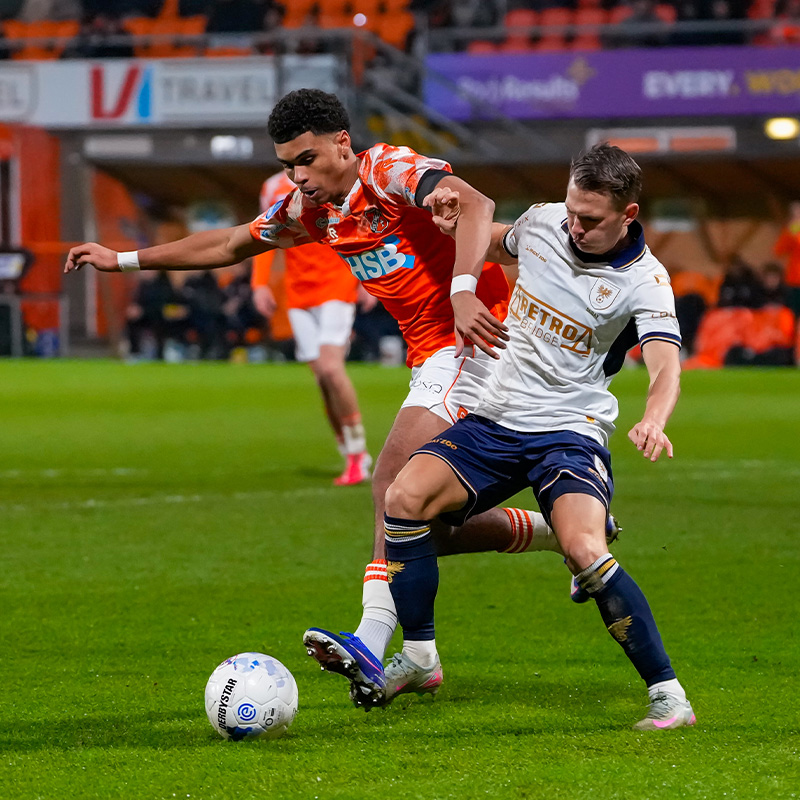 fcvolendam's tweet photo. 🟠⚪ ✘ ⚪🔵
😱 Mühren na twee minuten trefzeker
🟥 Rode kaart Go Ahead Eagles
🔙 Terugkeer Bilal Ould-Chikh
FC Volendam bleef zondagavond steken op een gelijkspel tegen Go Ahead Eagles. Lees hier hoe de wedstrijd verliep 👉 https://t.co/GoIXWSnXjm
#VOLGAE | #WêiBinneVòlledam https://t.co/XV3Dvw8cdN
