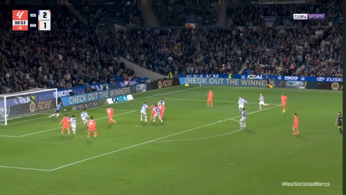 الى جمهور العباطة 
في مباراة برشلونة وريال سوسيداد 
الحكم طرد لاعب سوسيداد 
واضاف 9 دقائق 
بلاش فلسفة كذابة عن الوقت بدل الضائع