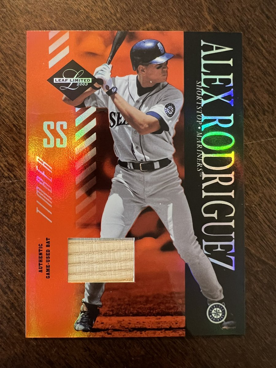 ScooterStacks's tweet photo. @cardboardbst 2003 Leaf Limited ARod Bat Relic /25
$25 shipped https://t.co/krQ1mopMfG
