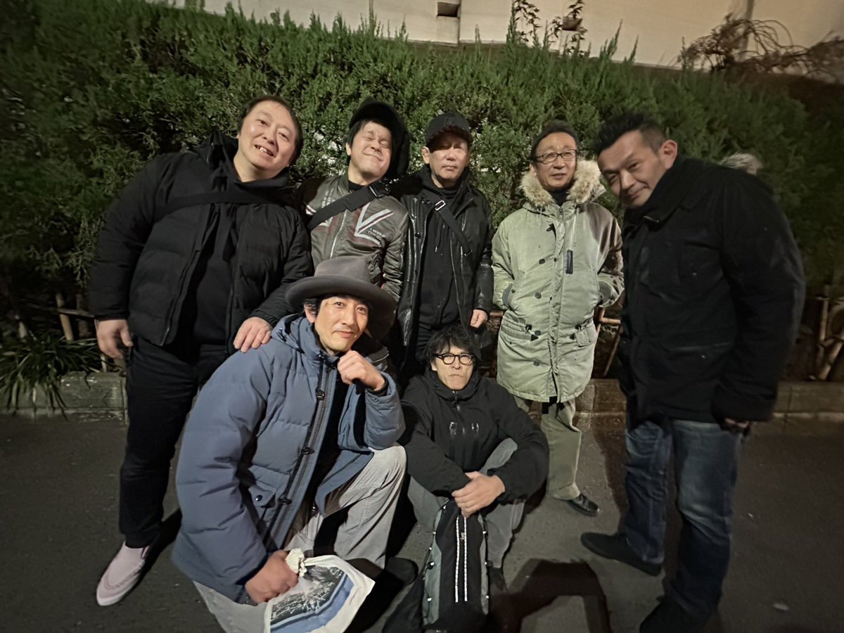 先日HILLBILLY BOPSの皆さんとHARISSで改めて昨年のライブ打ち上げをやりました！そんなブログ更新したよ！
ameblo.jp/akiraueno28/en…