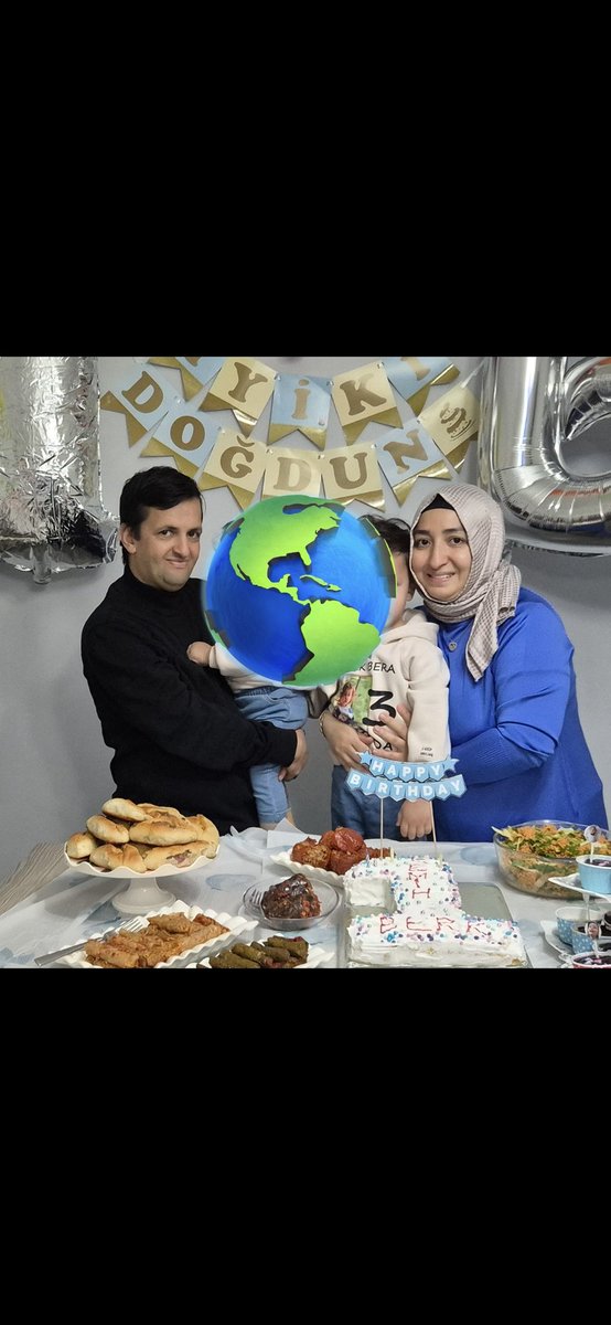 Her gecem gözyaşları içinde 3 aydır işsizim maalesef önceden ben böylemiydim şimdi tuttuğum dal kırılıyor ben düşüyorum ve boğuluyorum artık.