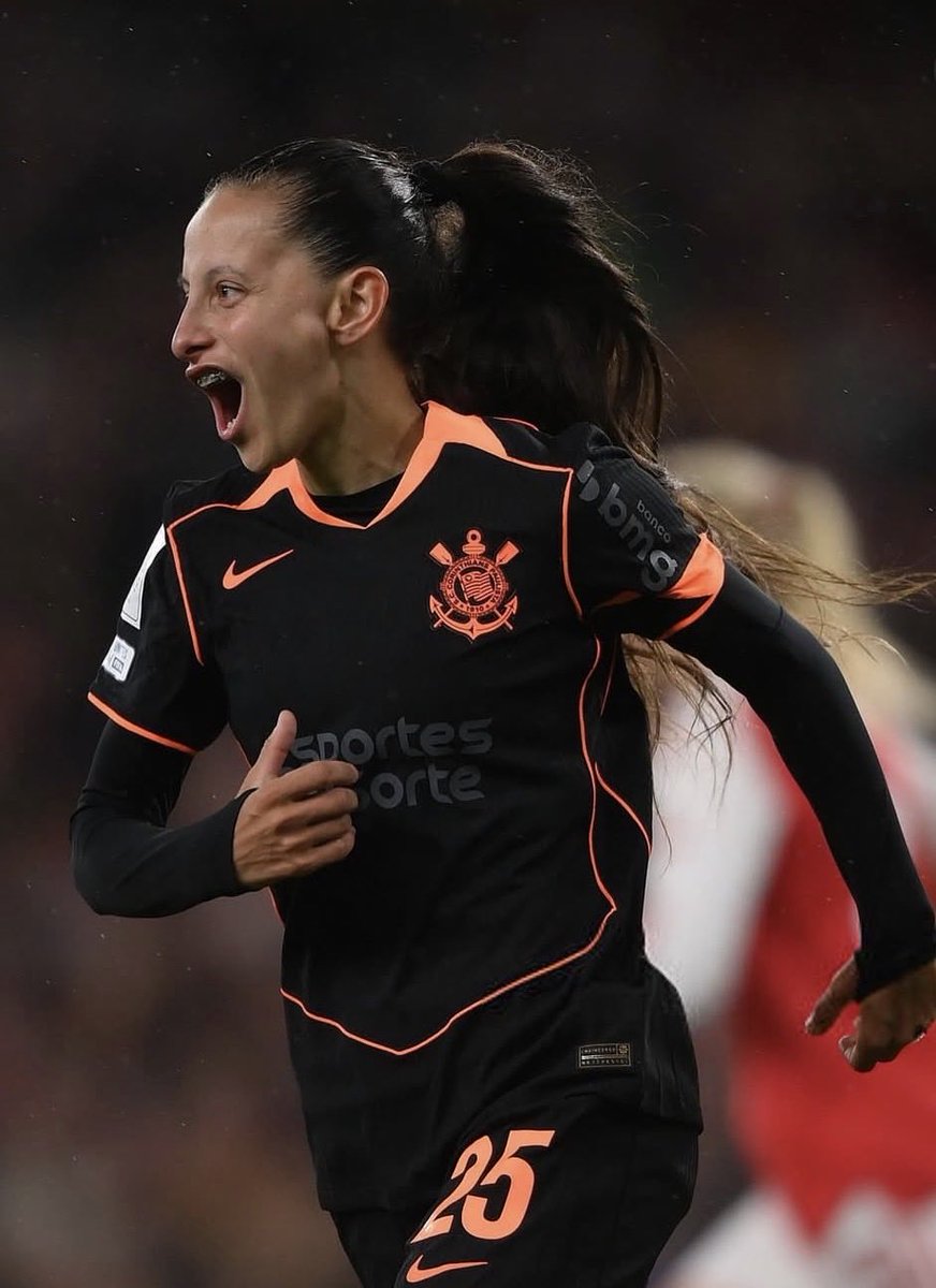 🏟️ Arsenal se coronó como el primer  Campeón Mundial Femenino de clubes al vencer 3-2 Al Corinthians con un gol en la prórroga de Catalin Foord.

La uruguaya Belén Aquino jugó esta primera edición de la Champions Cup, en Londres y tuvo una actuación destacadísima.