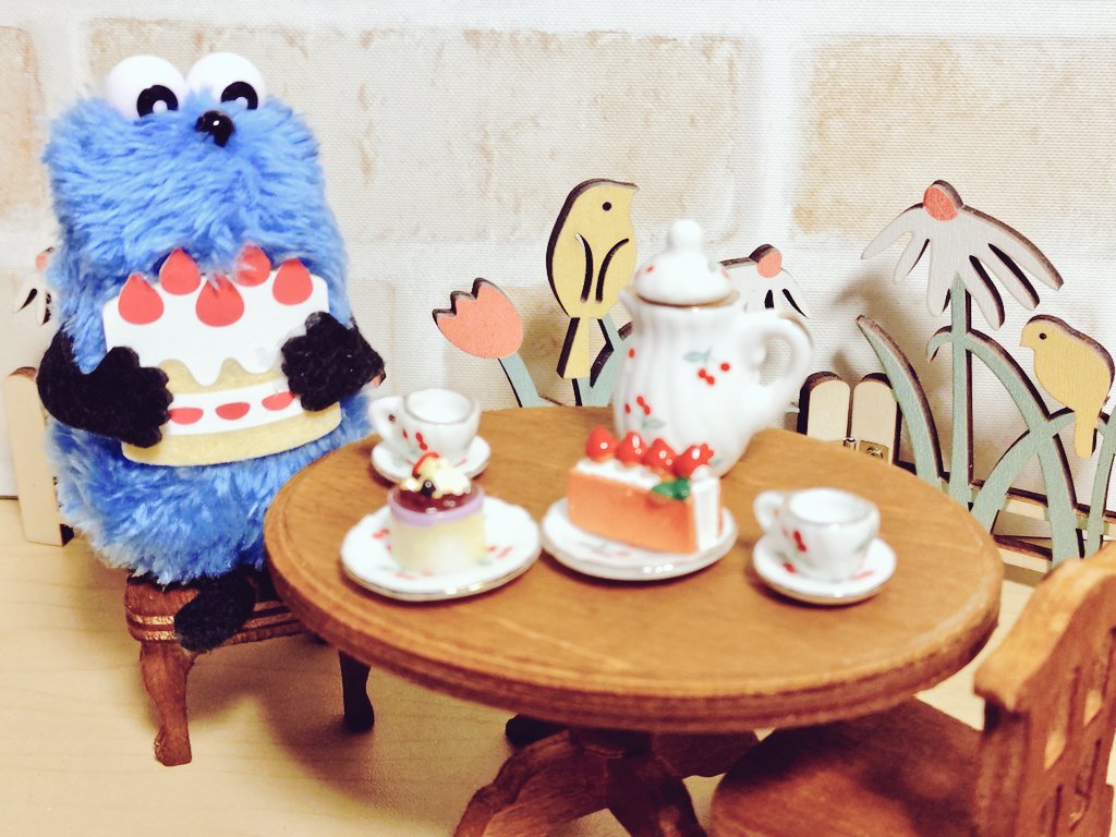 #スンスン HappyBirthday🎉

ケーキ🎂の準備も万端‼️
ゾンゾンとノンノンを待つだけ〜😆♪
…って感じの場面です😊🎁

#パペットスンスン誕生祭
#パペットスンスン