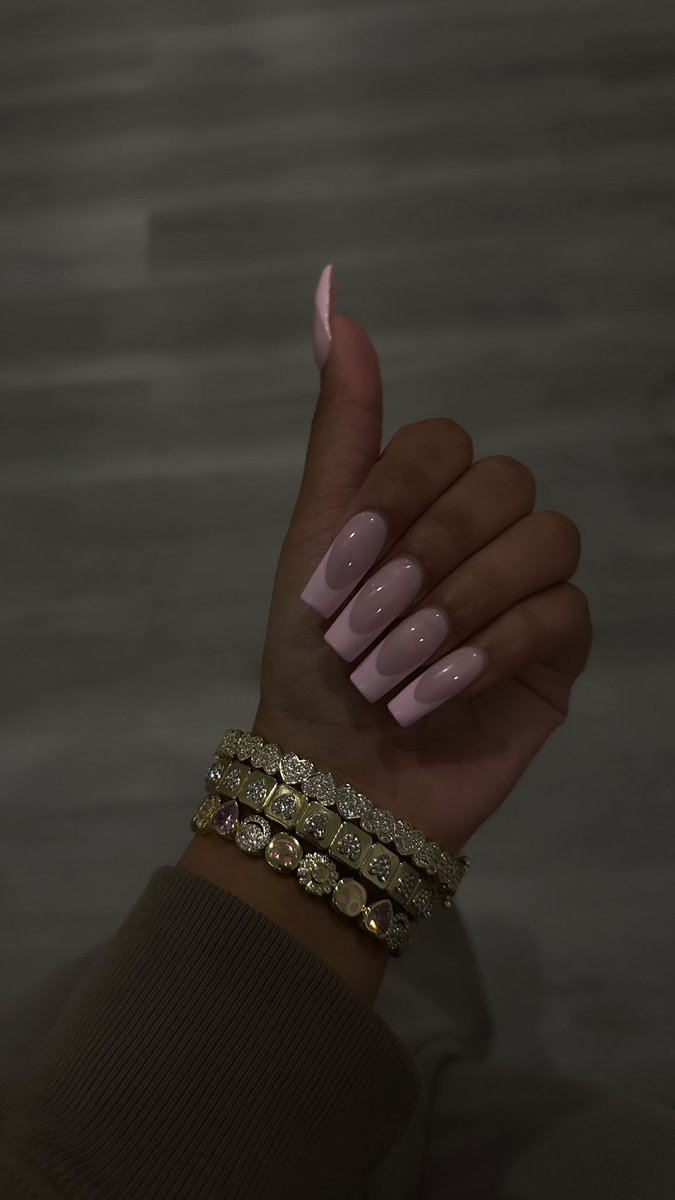 aavnx's tweet photo. think i found my new signature nails https://t.co/JhCFOA77Y5