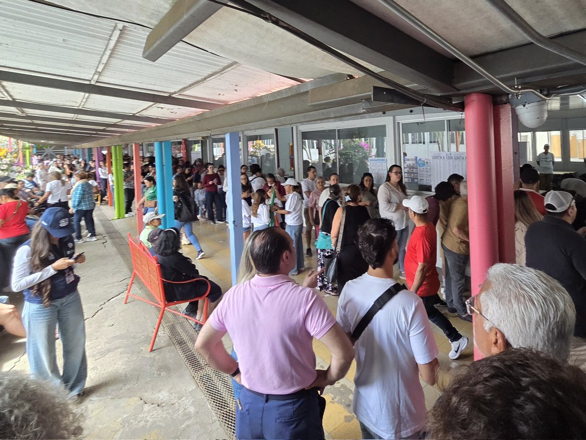 plouislempereur's tweet photo. Un privilegio haber observado hoy el gran ejercicio de las elecciones generales en Costa Rica. ¡Una verdera fiesta de la democracia! https://t.co/qXNgovnx9B