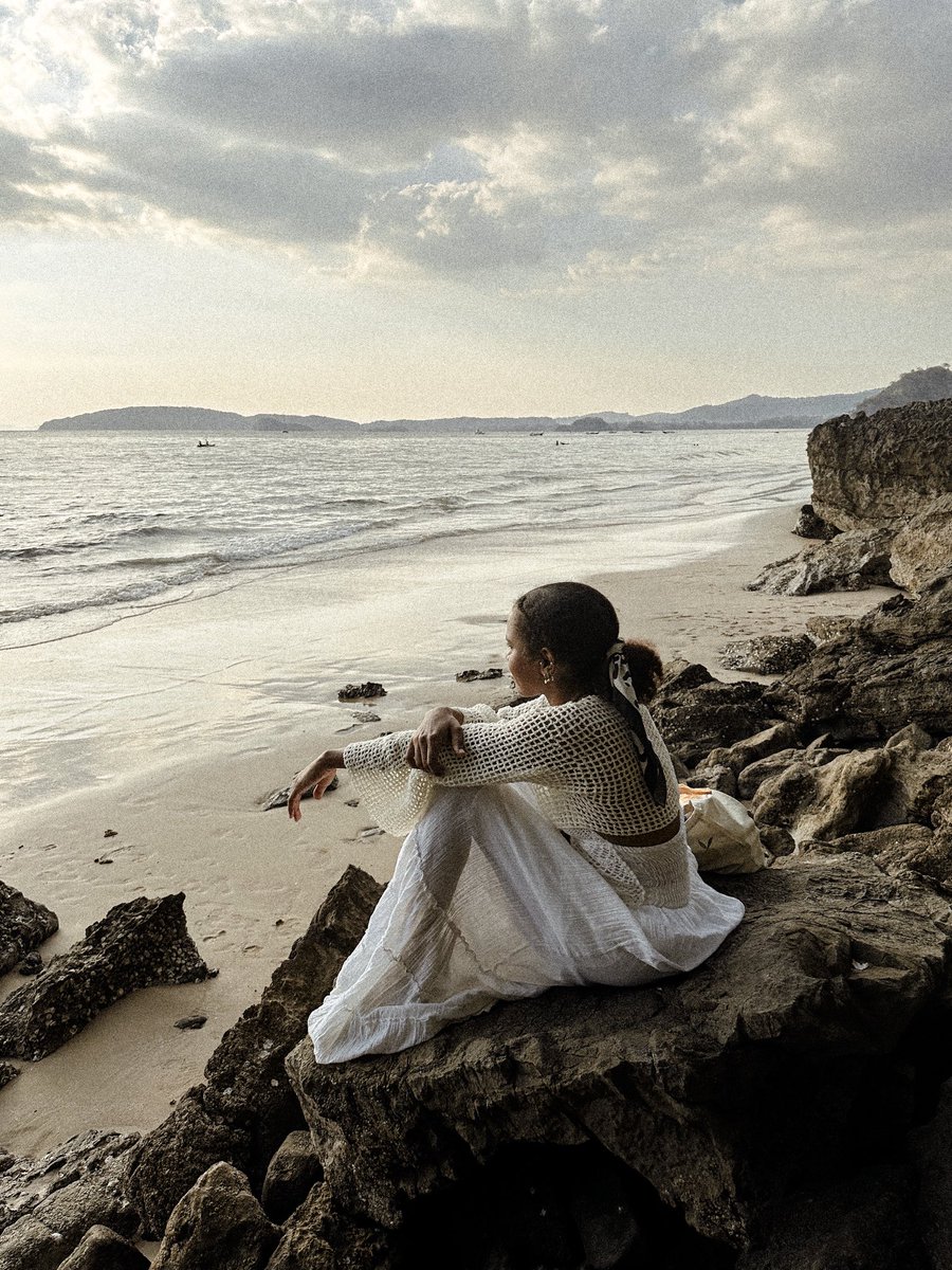 NadaWinx's tweet photo. where i wanna leave everything behind and be rn https://t.co/Y8YlNzwA9e