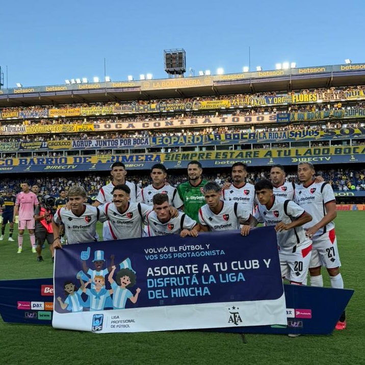 LigaAFA's tweet photo. El fútbol argentino se vive en familia y con amigos. En la esquina, en el bar y en todo el barrio.
#Asociate a tu club y disfrutá tu pasión desde la tribuna.
#LPFSolidaria https://t.co/ifqE5jtD47