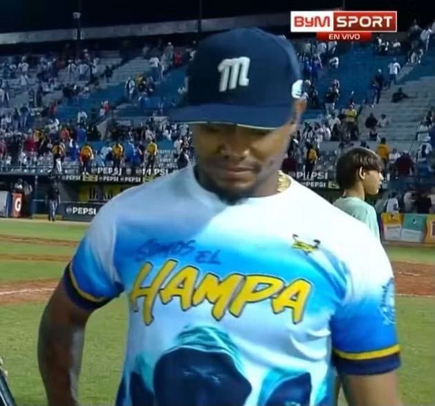 Pobre trump, les hizo un favor a los venezolanos quitándole a la peor basura del país, para que ellos ahora un uniforme tan importante para el país con el logo de “somos el hampa” que mentalidad tan basura, y más basura son las cuerdas de mierda que defienden eso.

Esto sobrepasa